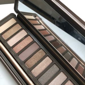 Urban Decay Naked2 eyeshadow palette (almost new)
